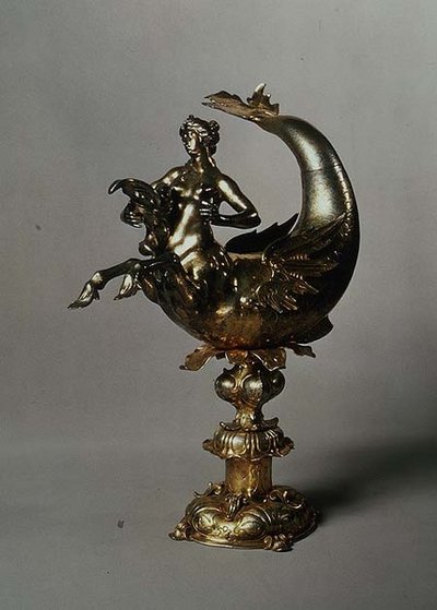 Krug zum Händewaschen in Form eines geflügelten Tieres, Augsburg von School Russian