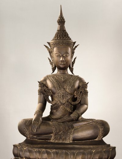 Lebensgroßer Buddha in königlicher Kleidung von School Siamese