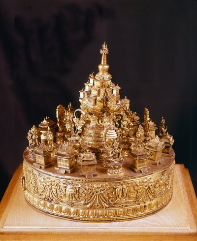 Mandala Tibetain: seltenes Stück in skulptiertem Goldbronze. Das Mandala ist eine Ansicht des göttlichen Kosmos, in dessen Zentrum sich der Berg Merou befindet, ein Berg, der vom Palast des höchsten Gottes Indra überragt wird und von vier Kontinenten umgeb von School Tibetan