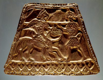Goldenes Blatt zeigt einen Reiter, der einen Krieger mit einem Speer angreift von Scythian