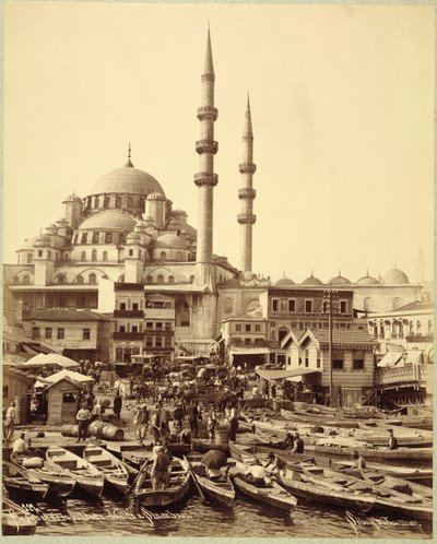 Santa Sophia Moschee und Fischerboote am Ufer des Bosporus, Istanbul, ca. 1890 von Sebah and Joaillier