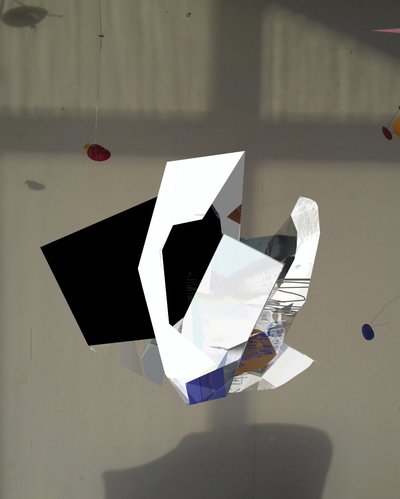Schwebende geometrische Skulptur von Stefan Fransson