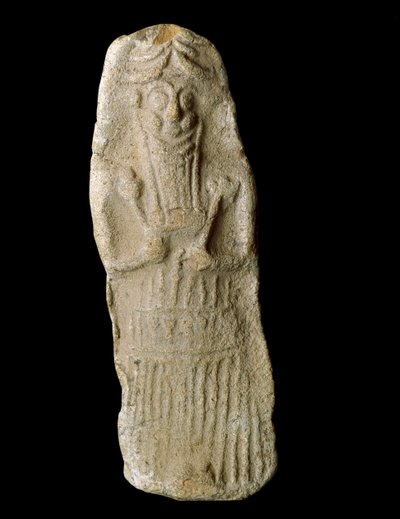 Sumerische Kunst: Kriegsgott mit Rinderohren liegt in seinem Sarg, wahrscheinlich der mesopotamische Gott Dumuzi. Terrakottaskulptur. Vom Diqdiqqe Fundort. Dim. 12 cm. Bagdad, Nationales Irak Museum von Sumerian Sumerian