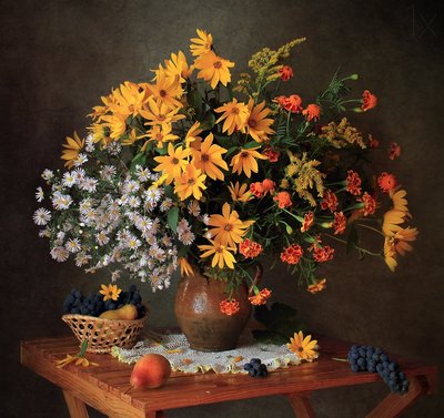 Herbstliches Blumenstillleben von Tatyana Skorokhod