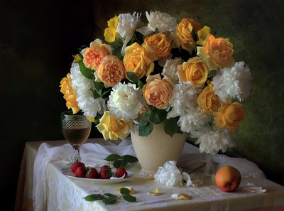 Goldene Rosen und Pfingstrosen von Tatyana Skorokhod