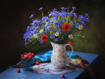 Sommerblumen und Kirschen von Tatyana Skorokhod