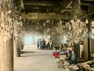 Reislöffelverkäufer im Tausend-Tatami-Pavillon, Miyajima, um 1900 - 1915 von Teijiro Takagi