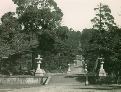 Steintreppe zum Grab von Hideyoshi Toyotomi, Kyoto, um 1900 - 1915 von Teijiro Takagi