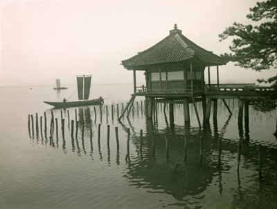 Ukimido-Tempel am Ufer des Biwa-Sees, um 1900 - 1915 von Teijiro Takagi