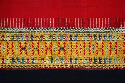 Stoff mit Doppelhakenmuster, Chom Thong, Chiang Mai, Thailand von Thai School