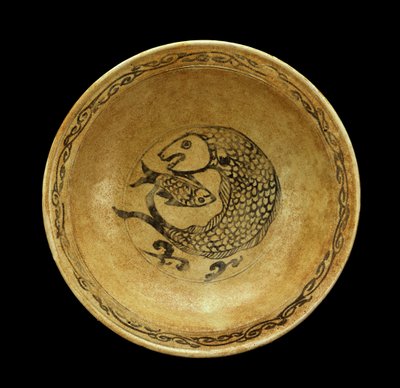 Steingutschale mit Fischmotiv, Sukhothai-Periode von Thai School