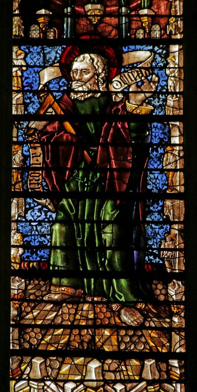 Fenster, das den Apostel St. Thomas mit Glaubensrolle darstellt von Thiebaut de Lixheim