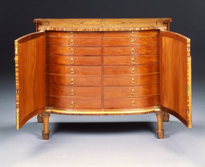 Einer von einem Paar George III Kommoden von Thomas Chippendale