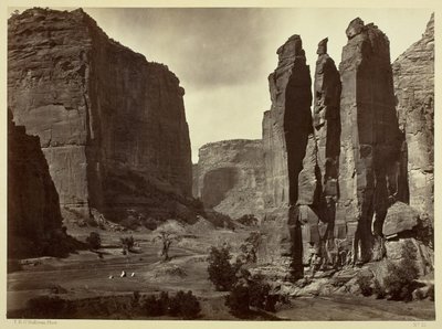 Cañon de Chelle, Wände des Grand Cañon, etwa 1200 Fuß hoch von Timothy O