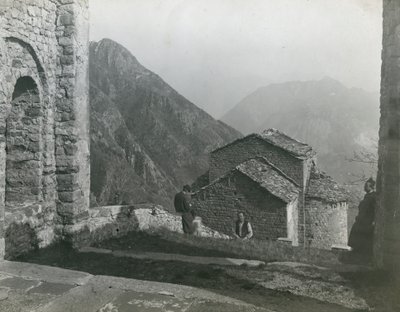 Abtei von San Pietro al Monte, Civate, Lombardei, Italien, Fotografie von Ugo Monneret de Villard, um 1910 von Ugo Monneret de Villard