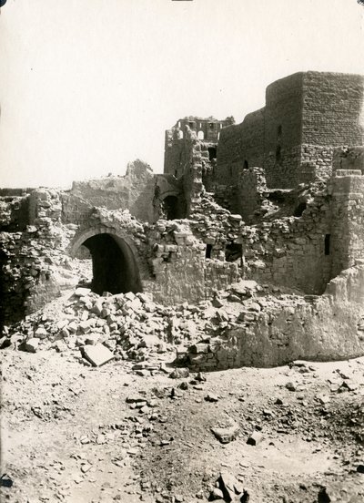Großer Turm (Qasr) des Klosters St. Simeon, Assuan, Ägypten, Fotografie von Ugo Monneret de Villard von Ugo Monneret de Villard