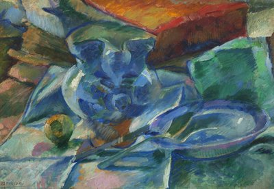Stillleben mit Steingut, Besteck und Früchten von Umberto Boccioni
