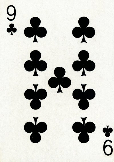 9 der Klubs aus einem Kartenspiel von Goodall & Son Ltd., ca. 1940 von Unbekannt