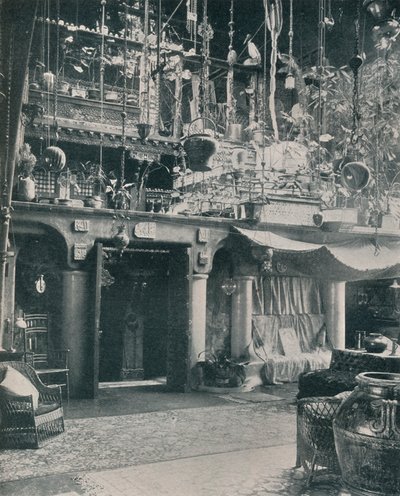 Eine Ecke im Studio von Mr. Louis C. Tiffany, 1897 von Unbekannt