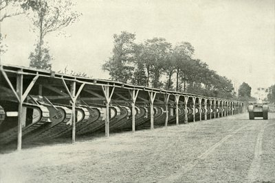 Ein Park britischer Panzer direkt hinter der Frontlinie, 1919 von Unbekannt