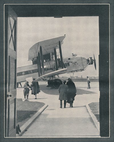 Ein Symbol der modernen Welt - Passagiere beim Einsteigen am Flughafen Croydon, ca. 1935 von Unbekannt