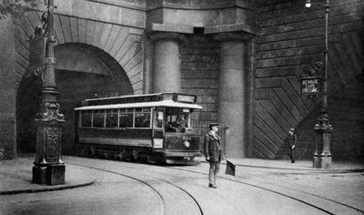 Eine Straßenbahn unter Kingsway, Aldwych und Somerset House, London, 1926-1927 von Unbekannt