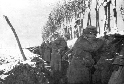 Ein Graben voller Reserveinfanterie, Pas-de-Calais, Frankreich, Winter 1915 von Unbekannt