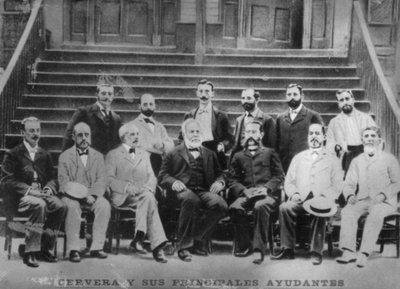 Admiral Cervera und seine Hauptoffiziere einschließlich Kapitän Eulate, um 1910 von Unbekannt