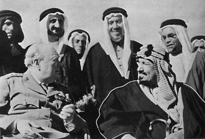 Unter anderen Herrschern des Nahen Ostens, König Ibn Saud von Saudi-Arabien, 1945 von Unbekannt