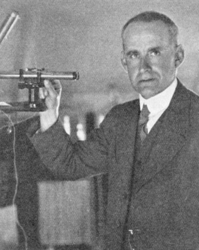 Arthur Stanley Eddington 1882-1944, britischer Astronom, Physiker und Mathematiker, ca. 1930-ca. 1944 von Unbekannt