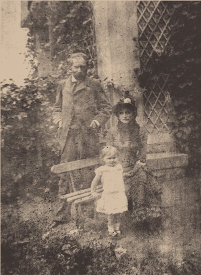 Berthe Morisot, ihr Ehemann Eugène Manet und ihre Tochter Julie, ca. 1881 von Unbekannt