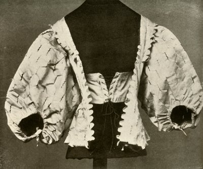 Mieder aus weißem Satin, geschlitzt und gepunktet, ca. 1620-1640, 1937 von Unbekannt