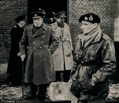 Britischer Premierminister besucht die Westfront, 1944 von Unbekannt