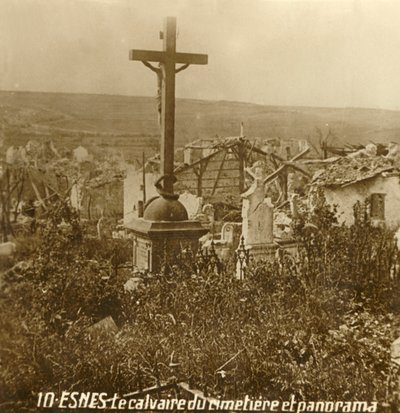 Kalvarienberg auf dem Friedhof von Esnes, Nordfrankreich, ca. 1914-1918 von Unbekannt