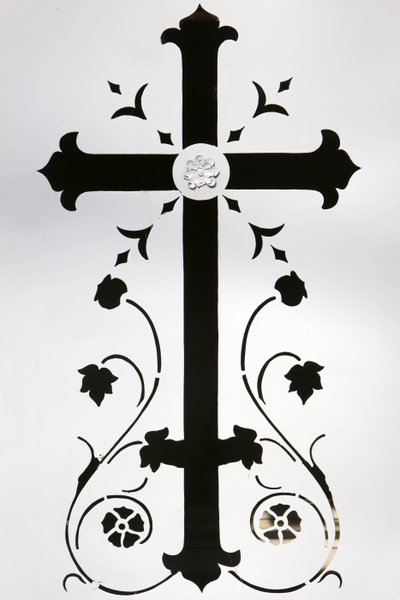 Kreuz auf dem Gewölbe einer weißen Tür, Paris, Frankreich von Unbekannt