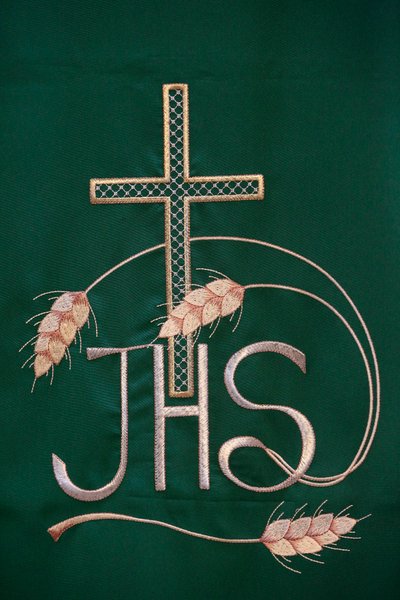 Stickerei in der Kirche Maria SS. Assunta: Jesus Christus Christogramm oder Monogramm, Galatone, Italien von Unbekannt