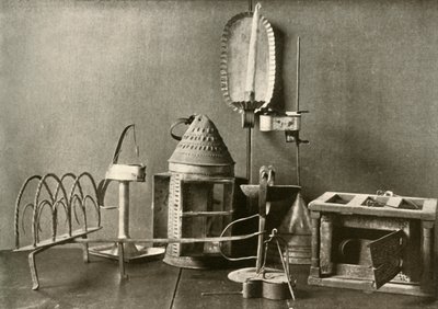 Fußwärmer, Öllampen, Kerzenleuchter, Zinnlaterne und Toaster, 18. Jahrhundert, 1937 von Unbekannt