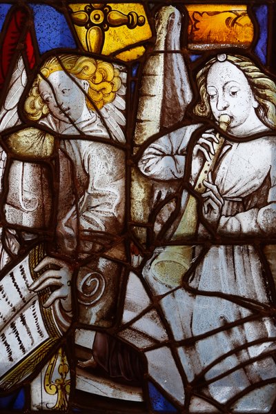 Frankreich, Île-de-France, Paris: Fragmente des Buntglasfensters der Kirche Saint-Séverin aus dem 15. und 16. Jahrhundert, musizierende Engel, Carnavalet-Museum in Paris von Unbekannt