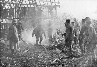 Französische Truppen setzen Flammenwerfer ein, um Deutsche aus ihren Unterständen zu vertreiben, Cantigny, Frankreich, 1918 von Unbekannt