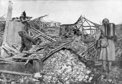 Französische Truppen setzen Flammenwerfer ein, um Deutsche aus ihren Unterständen zu vertreiben, Cantigny, Frankreich, 1918 von Unbekannt