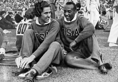 Helen Stephens und Jesse Owens, amerikanische Athleten, Olympische Spiele in Berlin, 1936 von Unbekannt