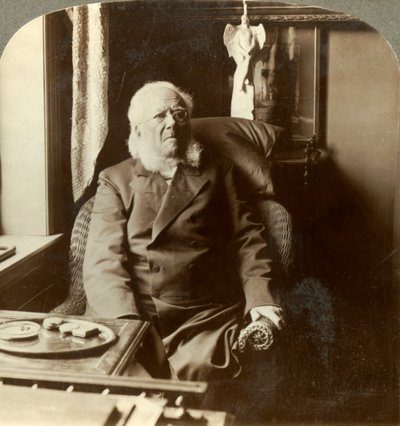 Henrik Ibsen, der Dichter, dem die ganze Welt huldigt, zu Hause in Christiania, Norwegen, ca. 1905 von Unbekannt