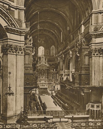 Hochaltar von St. Pauls, gesehen durch das lange Kirchenschiff, um 1935 von Unbekannt