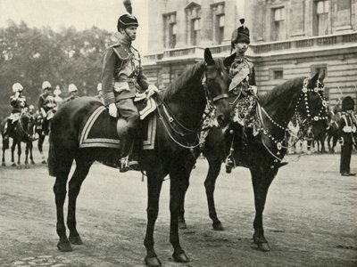 Seine Majestät mit dem Herzog von Gloucester, bei der Trooping the Colour, 1928, 1937 von Unbekannt