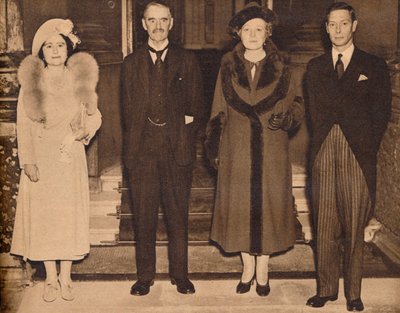 Wieder zu Hause - der König, die Königin, mit Mr. und Mrs. Chamberlain von Unbekannt