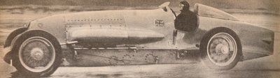 Im Januar 1927 brach Major Malcolm Campbell in seinem berühmten Bluebird den Weltrekord für Landgeschwindigkeit von Unbekannt