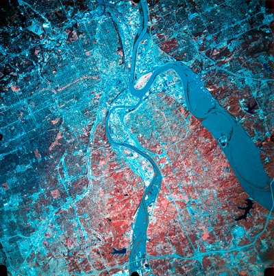 Infrarotfotografie des Zusammenflusses der Missouri- und Kansas-Flüsse, USA, 19. Juli 1993 von Unbekannt