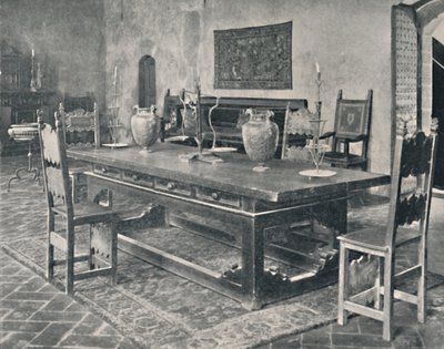 Innenraum, Palazzo Davanzati - Mit Tisch aus dem 15. Jahrhundert aus dem Bezirk Parma oder Modena, 1928 von Unbekannt