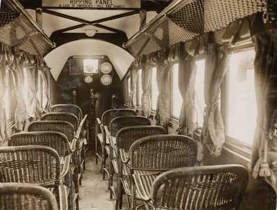 Innenraum eines Passagierflugzeugs mit Napier-Motoren, ca. 1920er Jahre von Unbekannt