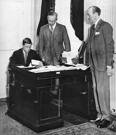 König Edward VIII. bei der Arbeit mit seinem Stab im St. James